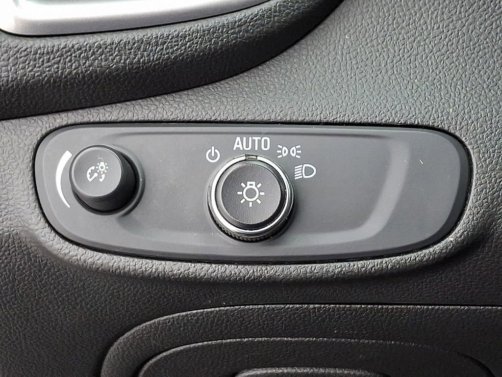 Used 2021 Chevrolet Trax LT w/ LT Convenience Package image 25