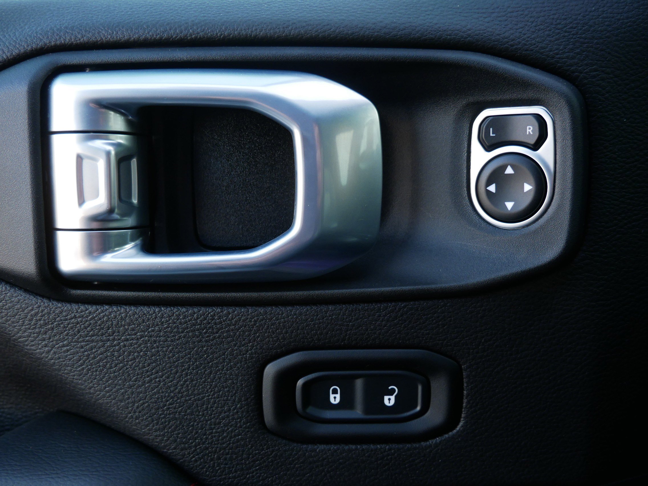 Used 2023 Jeep Wrangler Rubicon w/ Steel Bumper Group image 18