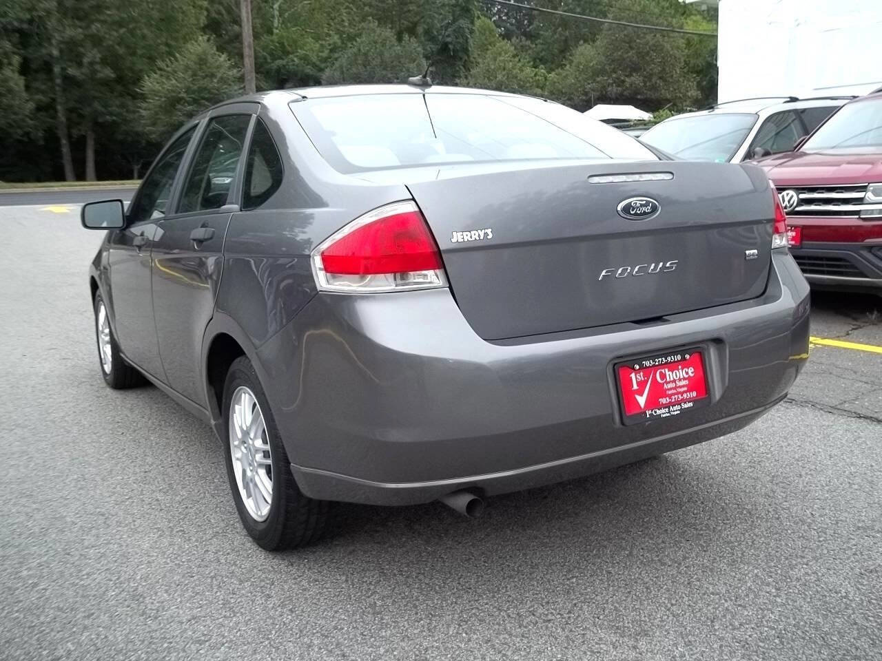 Used 2010 Ford Focus SE image 3