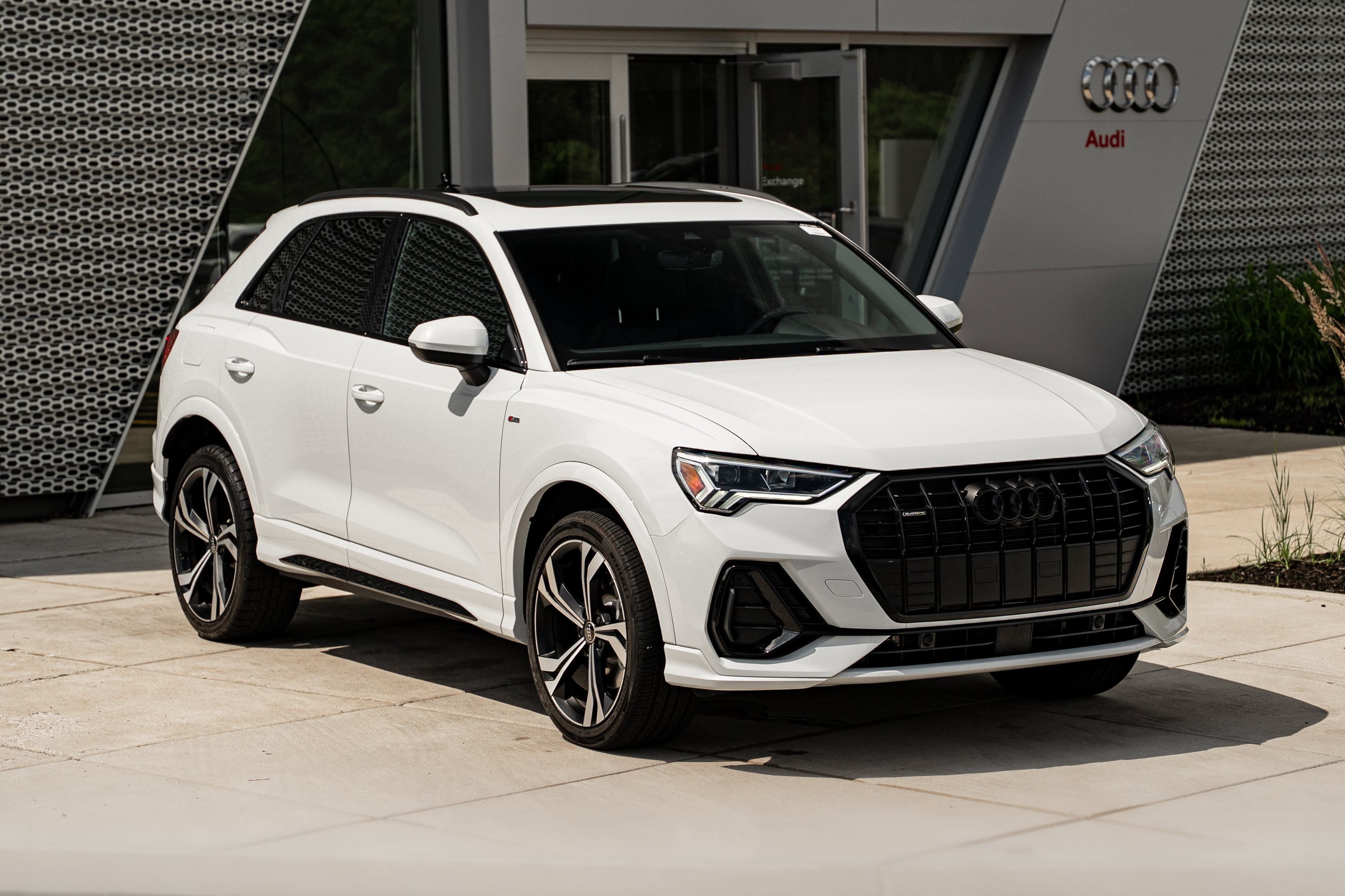 Certified 2023 Audi Q3 2.0T Premium Plus w/ Premium Plus Package AWD/4WD image 2