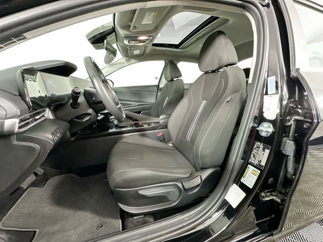 Used 2025 Hyundai Elantra SEL FWD image 4