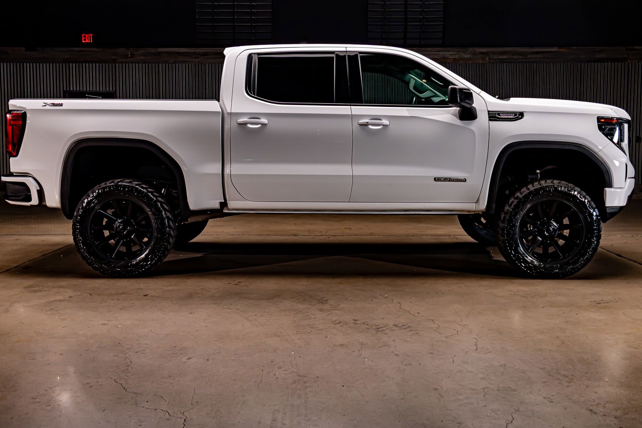 Used 2023 GMC Sierra 1500 Elevation w/ X31 Off-Road Package AWD/4WD image 11