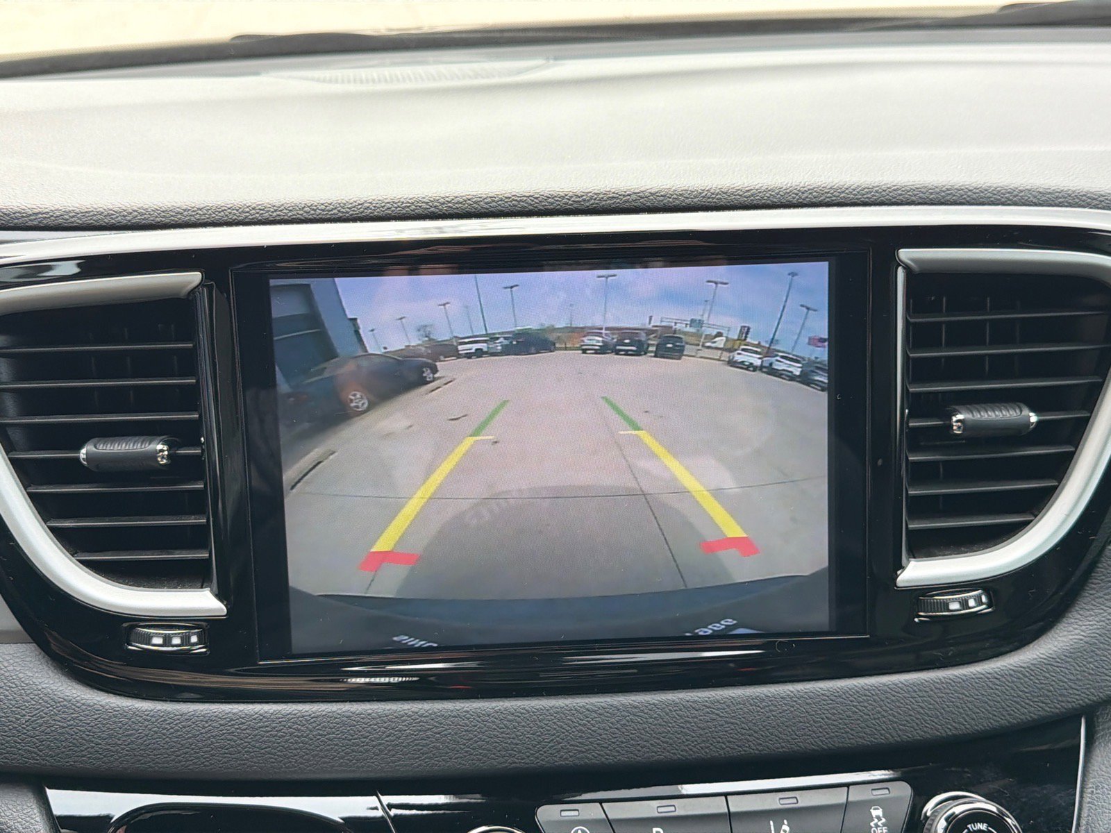 Used 2025 Chrysler Pacifica Select FWD image 18