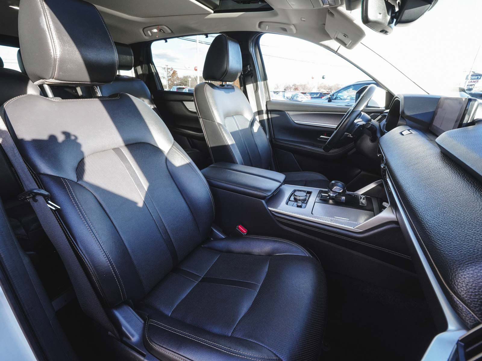 Used 2024 MAZDA CX-90 Plug-In Hybrid w/ Premium Pkg image 40