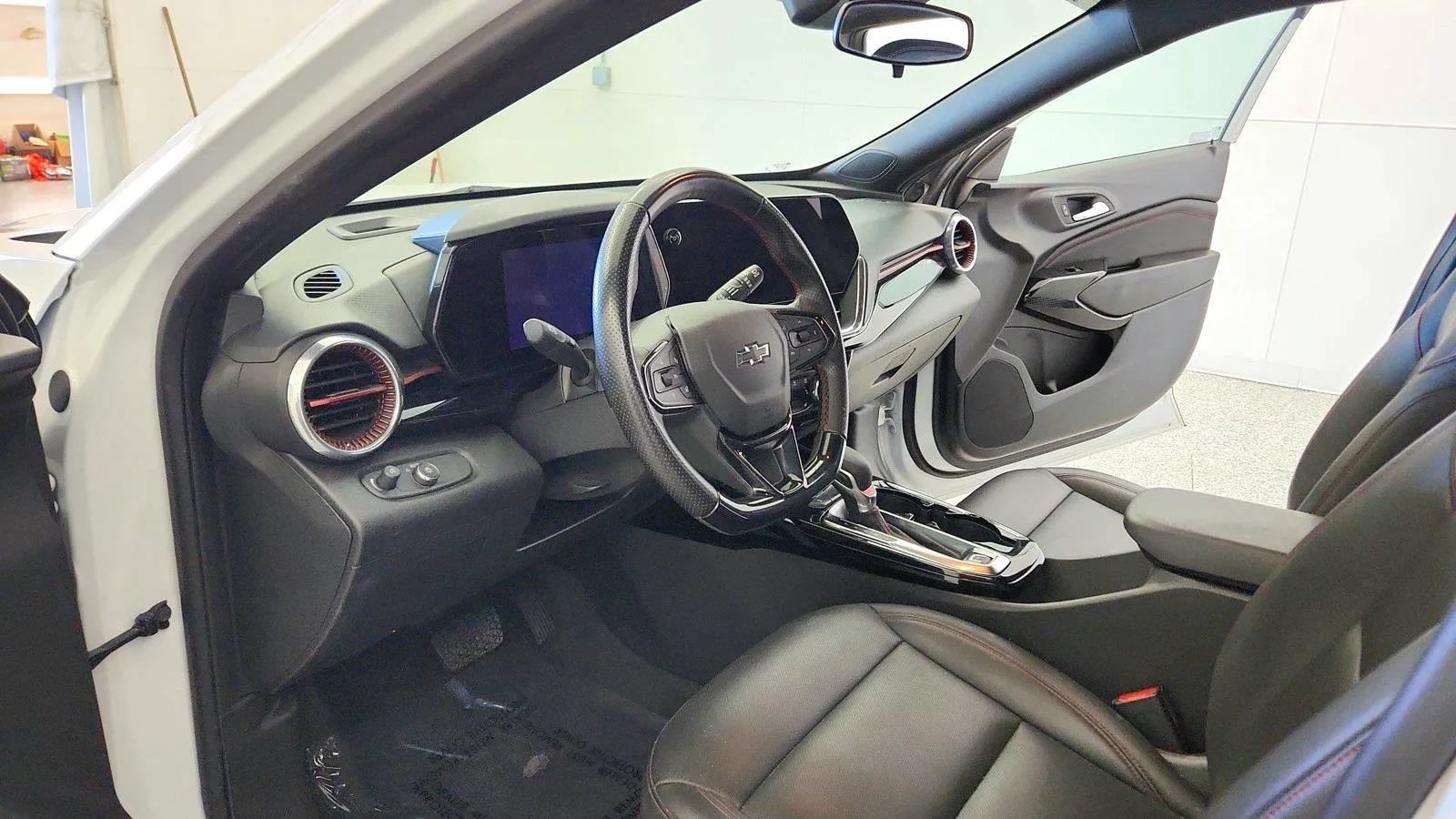 Used 2025 Chevrolet Trax RS w/ Driver Confidence Package FWD image 14