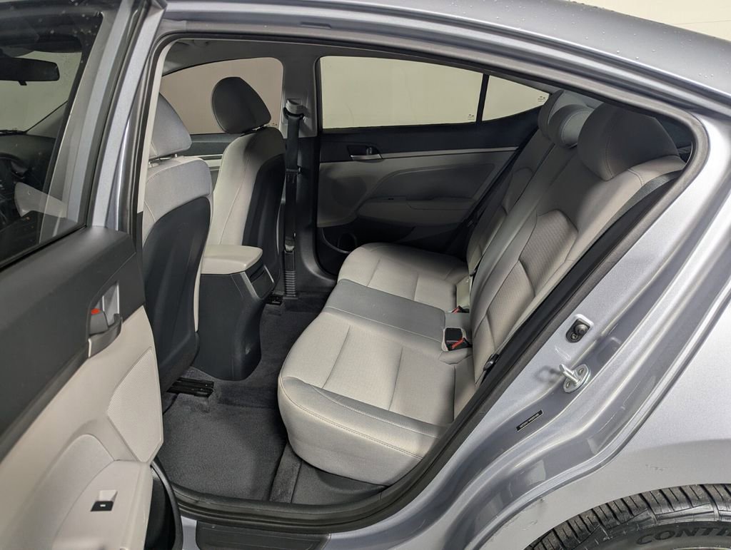 Used 2017 Hyundai Elantra SE image 27