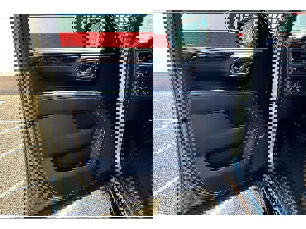 Used 2023 Chevrolet Suburban Premier image 19