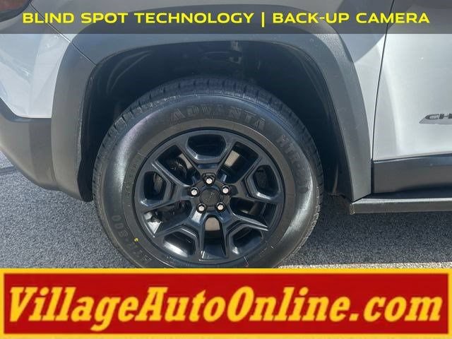 Used 2021 Jeep Cherokee Trailhawk w/ Trailer Tow Group AWD/4WD image 11