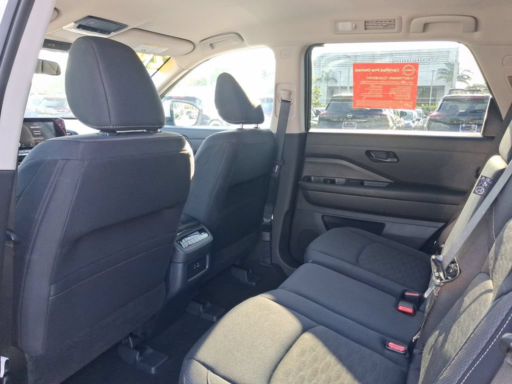 Used 2024 Nissan Pathfinder SV FWD image 7