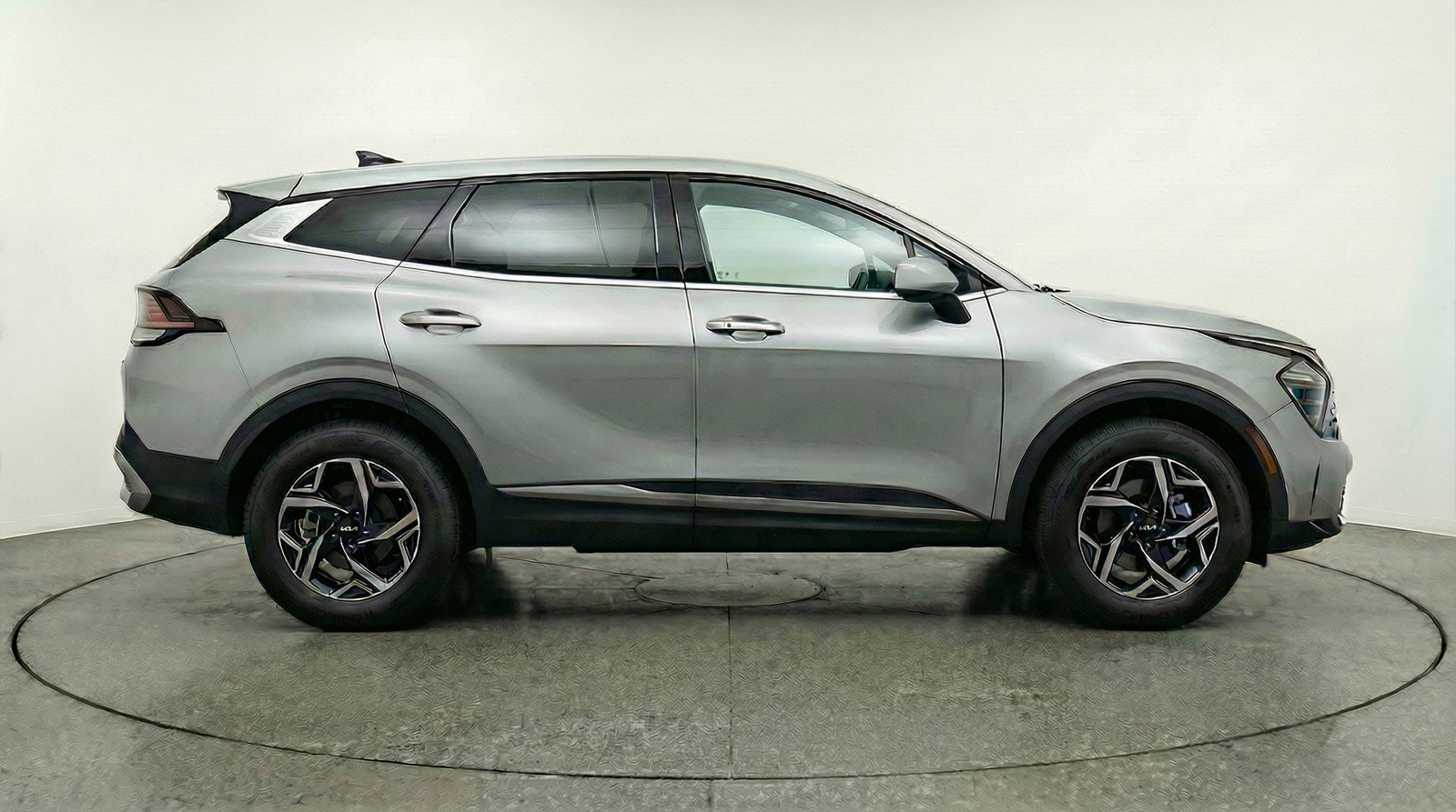 Used 2025 Kia Sportage LX image 11