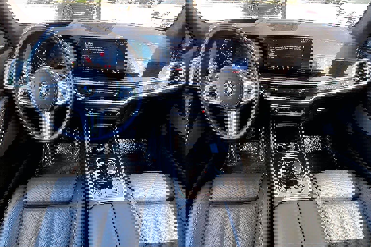 Used 2025 BMW X7 xDrive40i w/ M Sport Package image 16