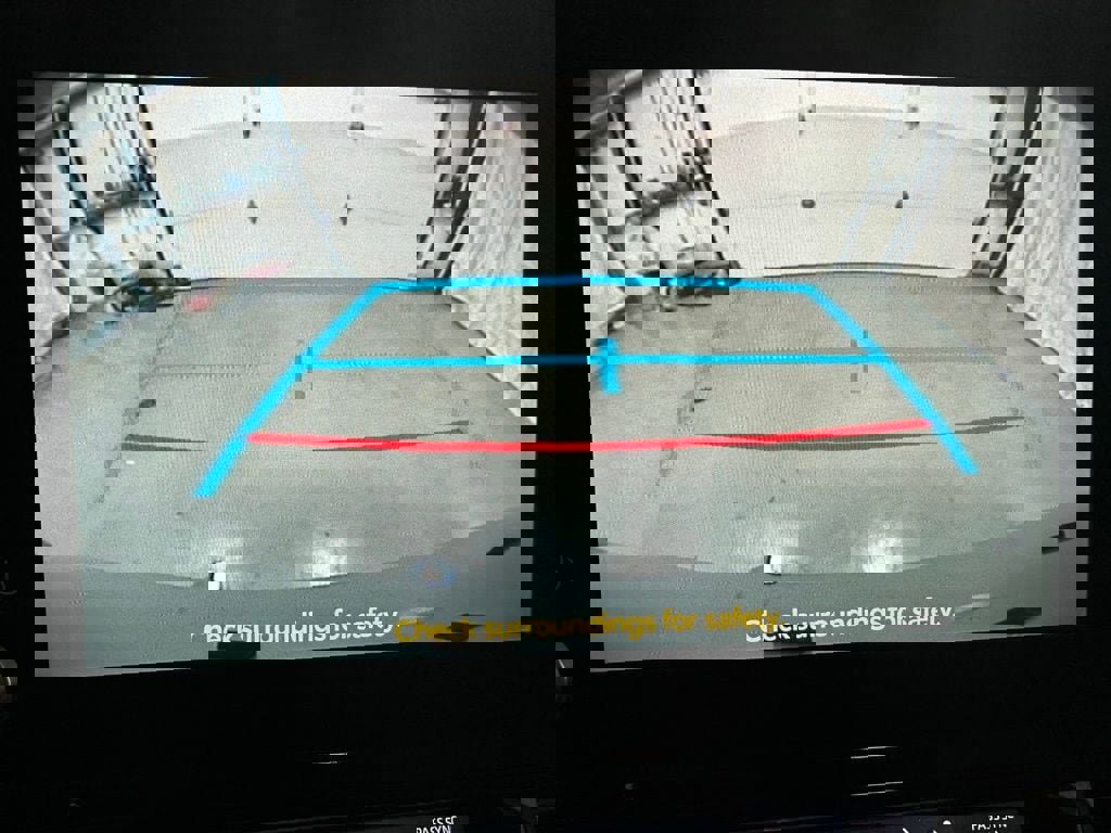 Used 2025 Toyota Sienna LE image 40