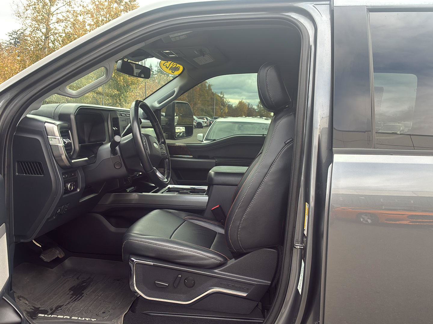 Used 2023 Ford F250 Lariat w/ FX4 Off-Road Package AWD/4WD image 11
