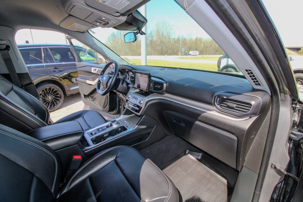 Used 2023 Ford Explorer XLT w/ Equipment Group 202A image 17
