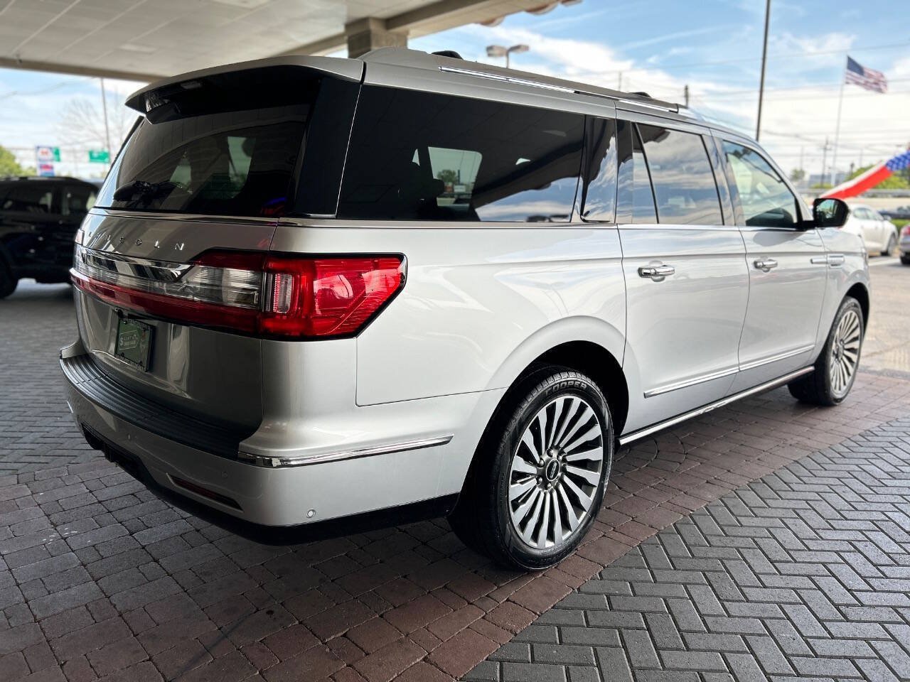 Used 2018 Lincoln Navigator L Reserve w/ Technology Package AWD/4WD image 11