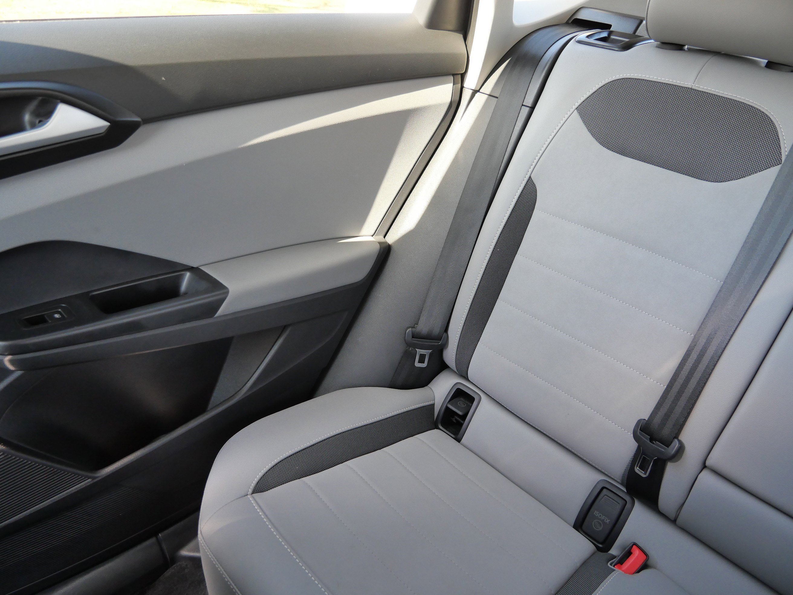 Certified 2022 Volkswagen Taos SE AWD/4WD image 12