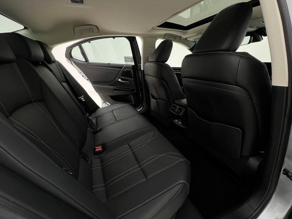 Used 2023 Lexus ES 300h Ultra Luxury image 14