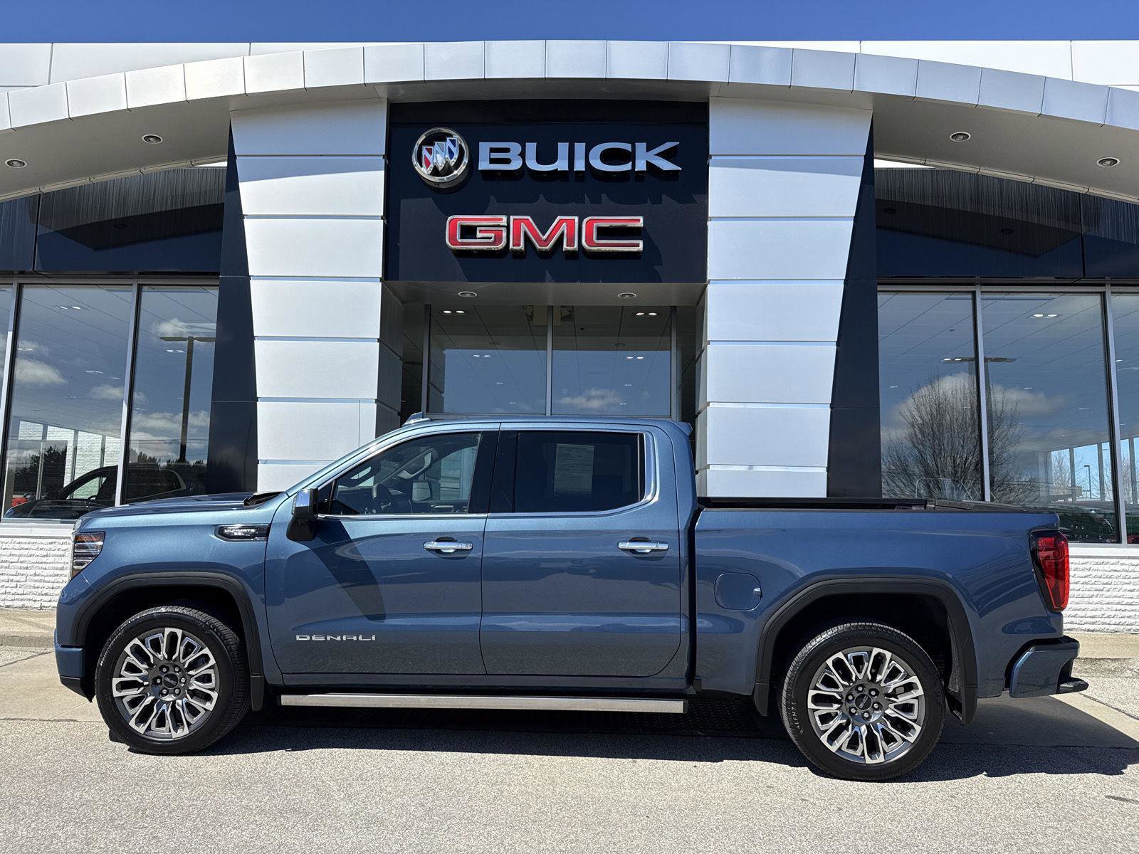 Used 2026 GMC Sierra 1500 Denali Ultimate AWD/4WD image 13