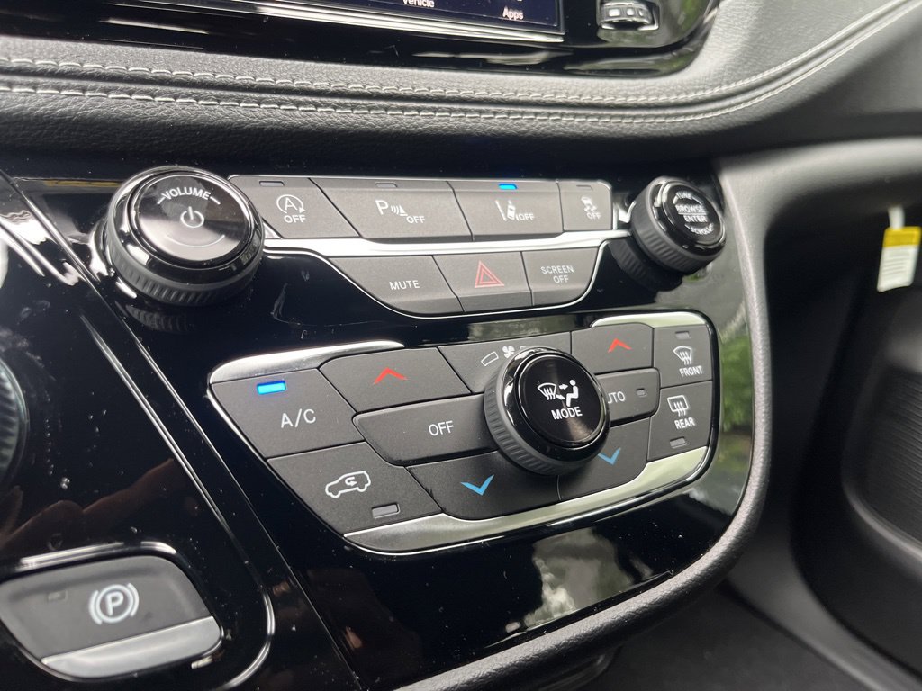 New 2027 Chrysler Pacifica Select AWD/4WD image 34