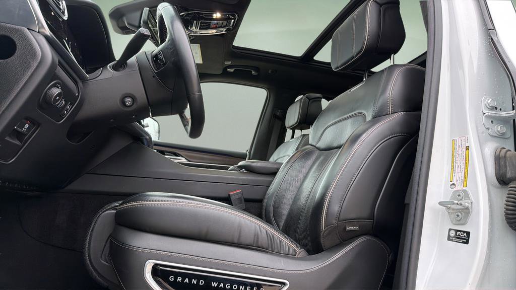 Used 2022 Jeep Grand Wagoneer Series II w/ Convenience Group III image 15