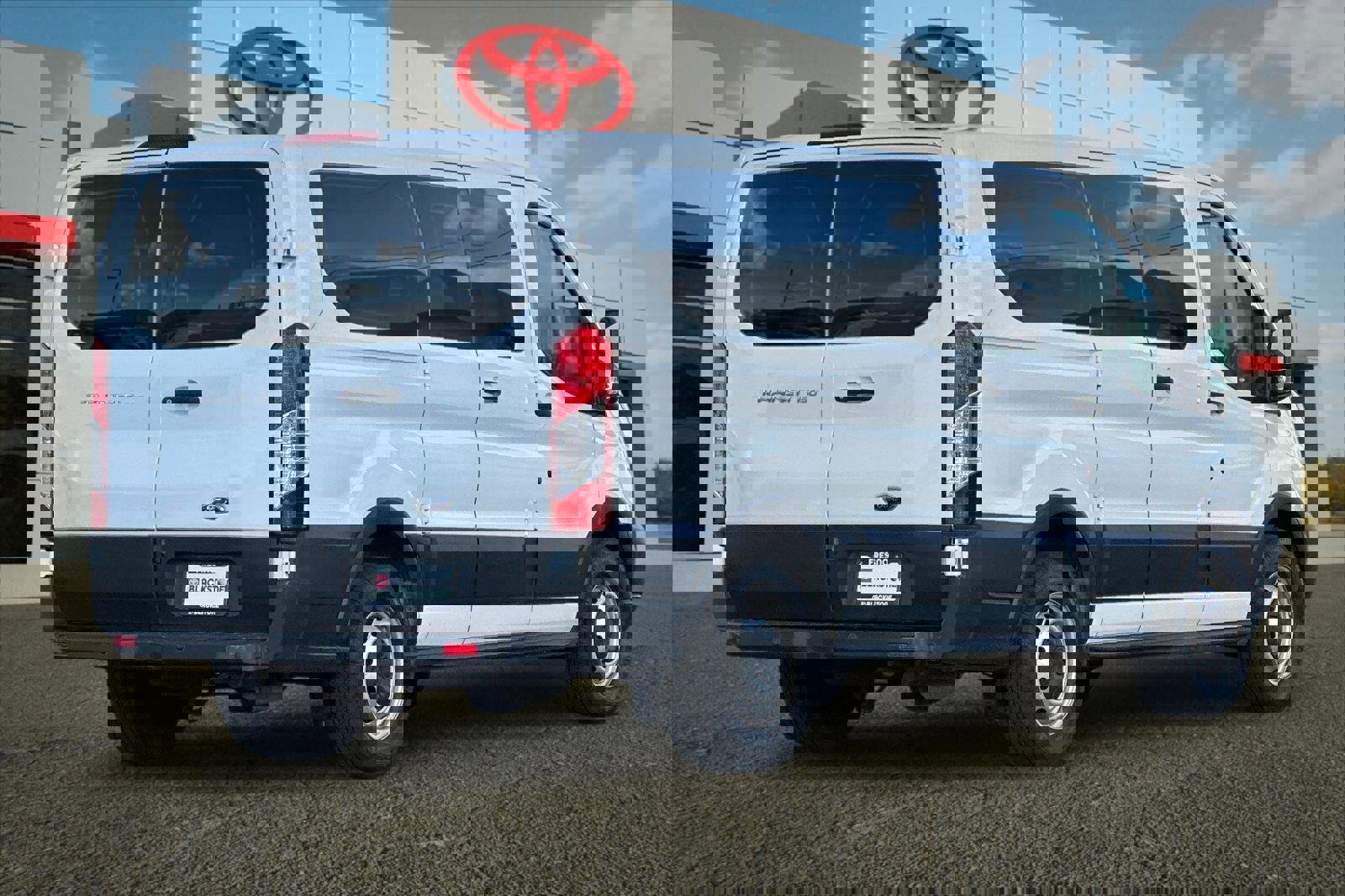 Used 2019 Ford Transit 150 XL image 3