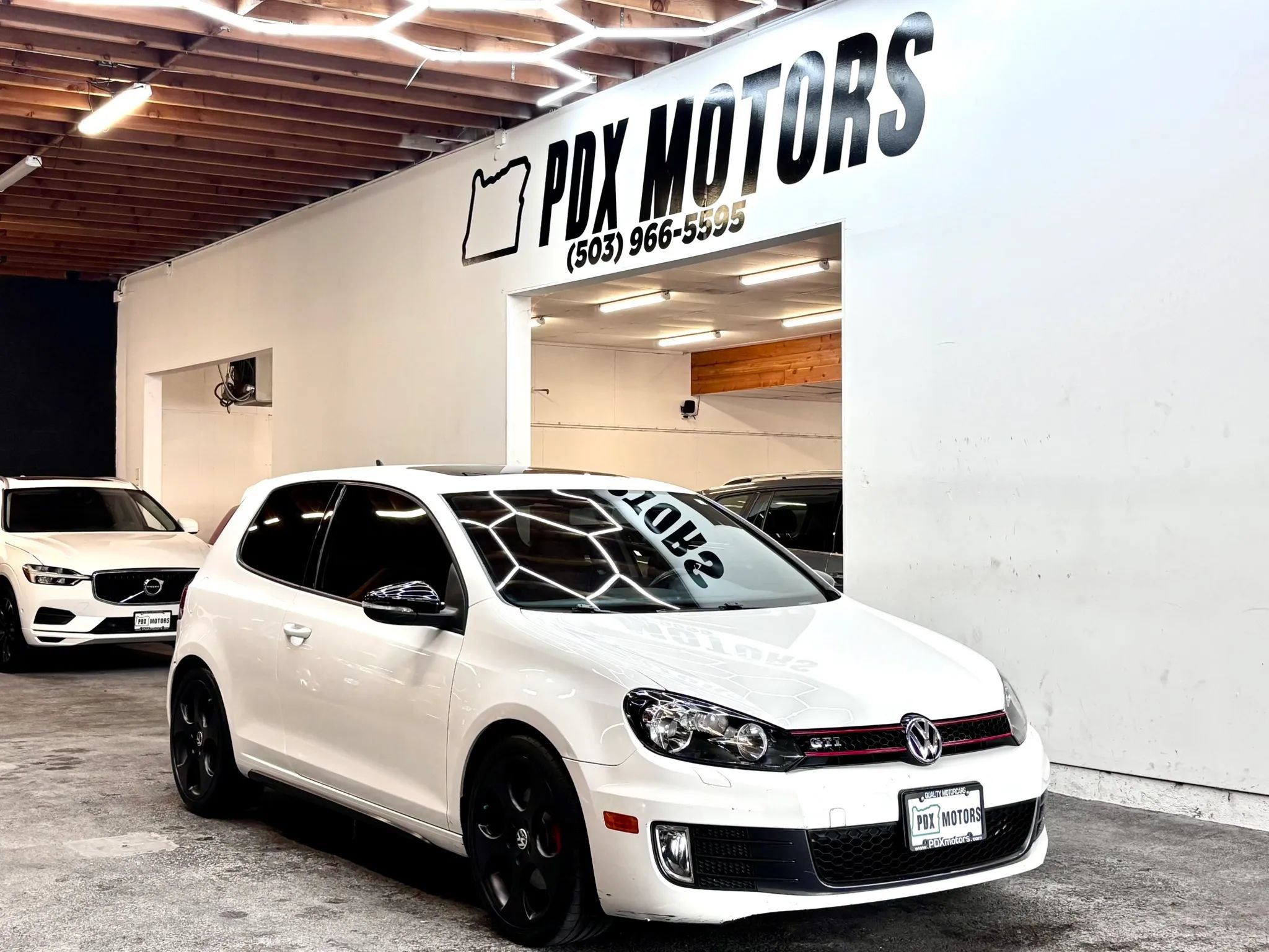 Used 2011 Volkswagen Golf 2-Door FWD image 1