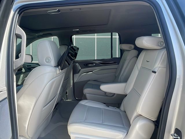 Used 2024 Cadillac Escalade ESV Premium Luxury Platinum AWD/4WD image 18