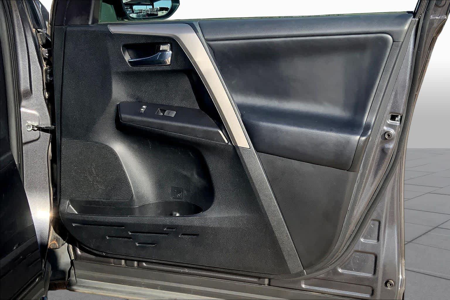 Used 2018 Toyota RAV4 XLE w/ Plus Extra Value Package AWD/4WD image 21