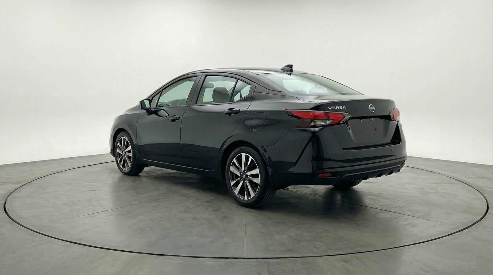 Used 2025 Nissan Versa SV image 6