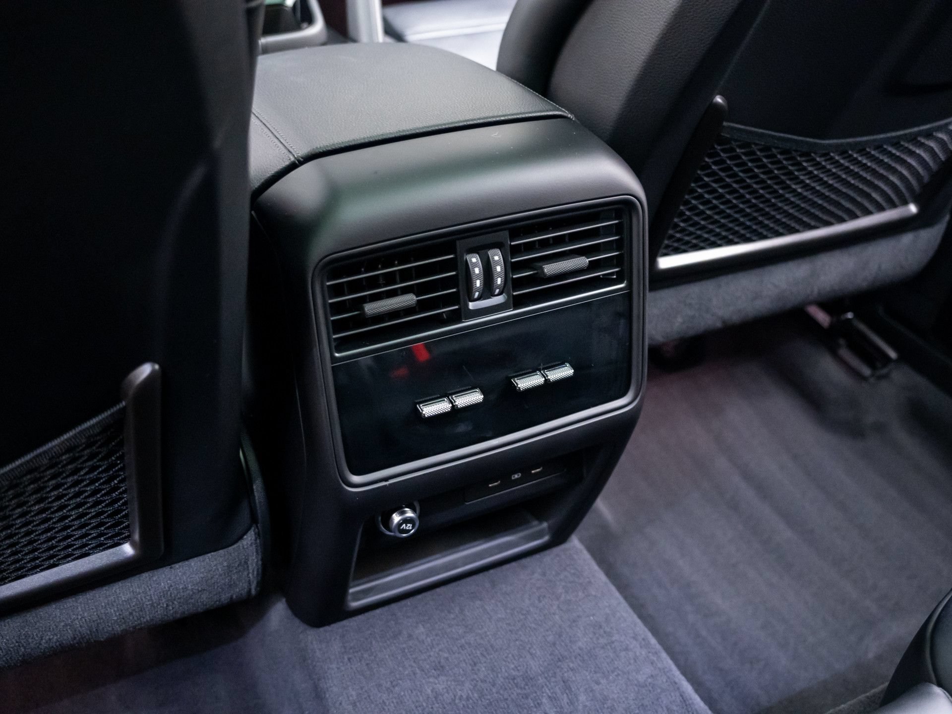 Certified 2025 Porsche Cayenne Coupe AWD/4WD image 19