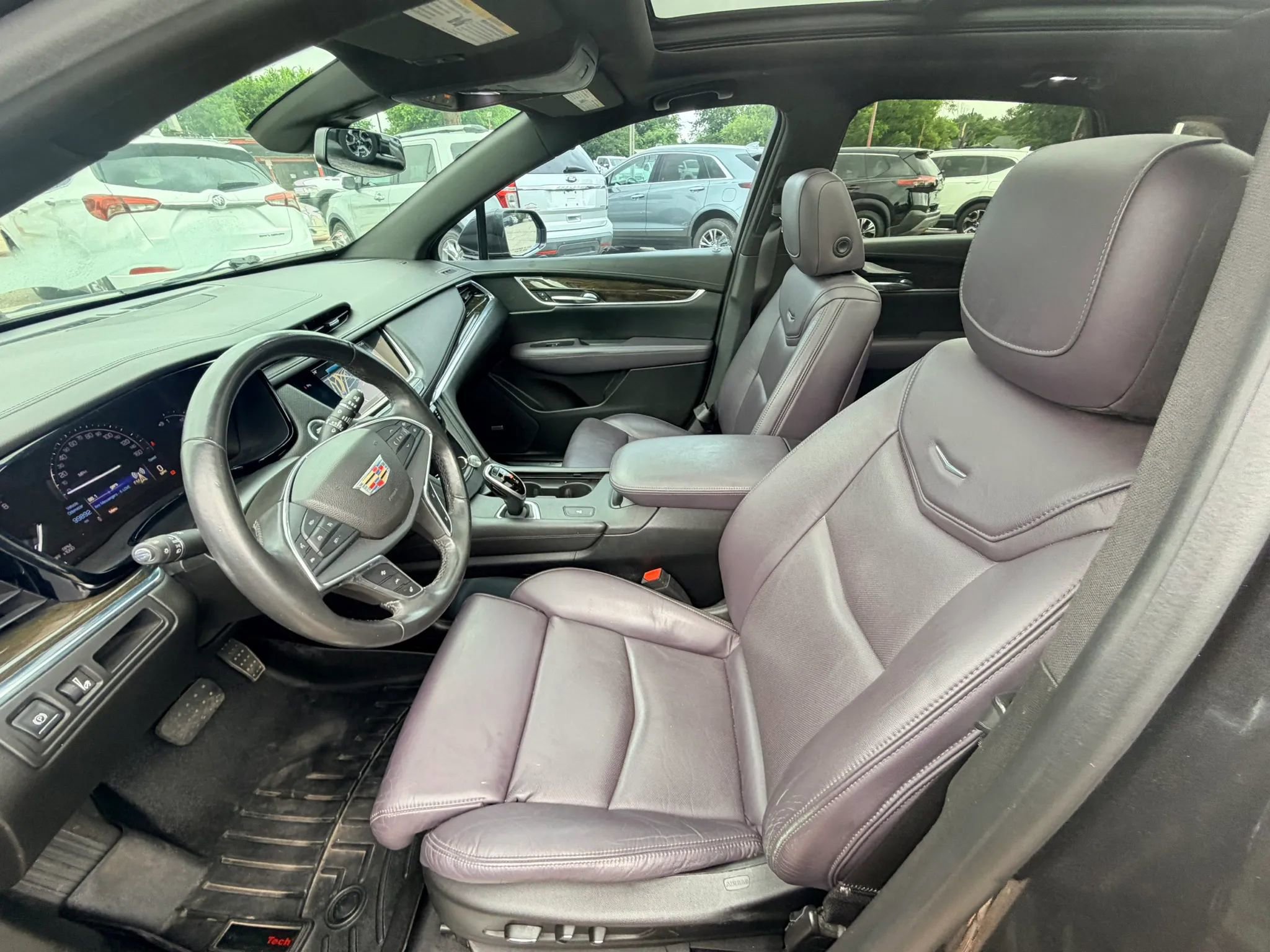 Used 2017 Cadillac XT5 Luxury w/ Driver Awareness Package FWD image 17