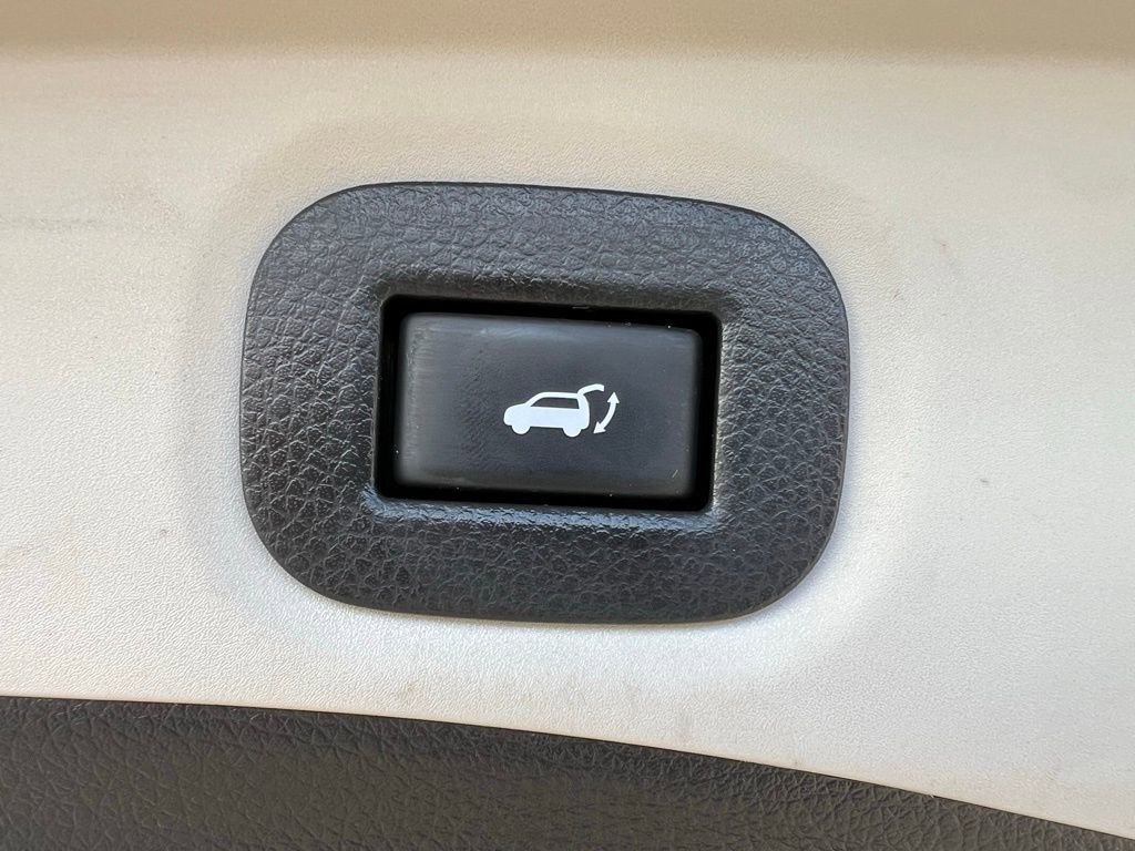 Used 2019 Nissan Rogue SV w/ Premium Package image 18