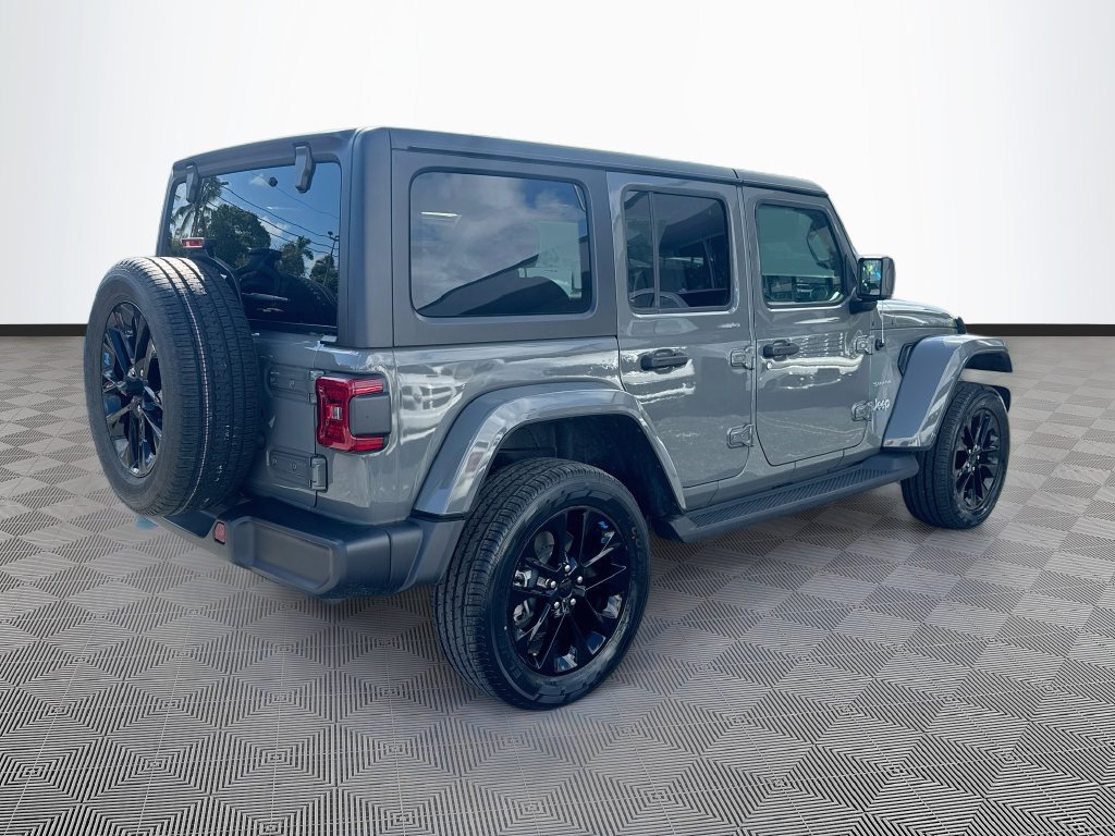 Used 2023 Jeep Wrangler Unlimited Sahara w/ Cold Weather Group AWD/4WD image 6