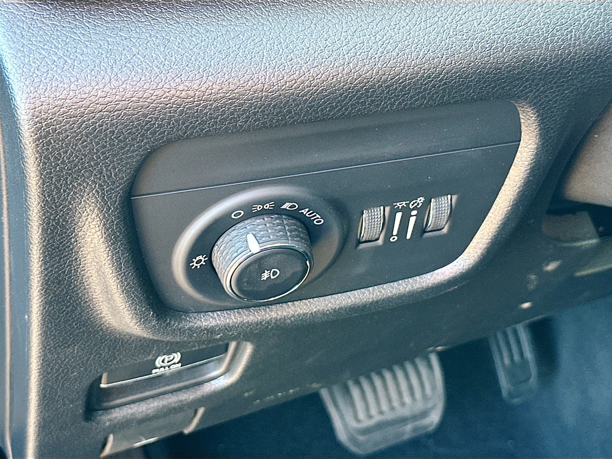 Used 2023 Jeep Grand Cherokee L Limited w/ Black Appearance Package image 17