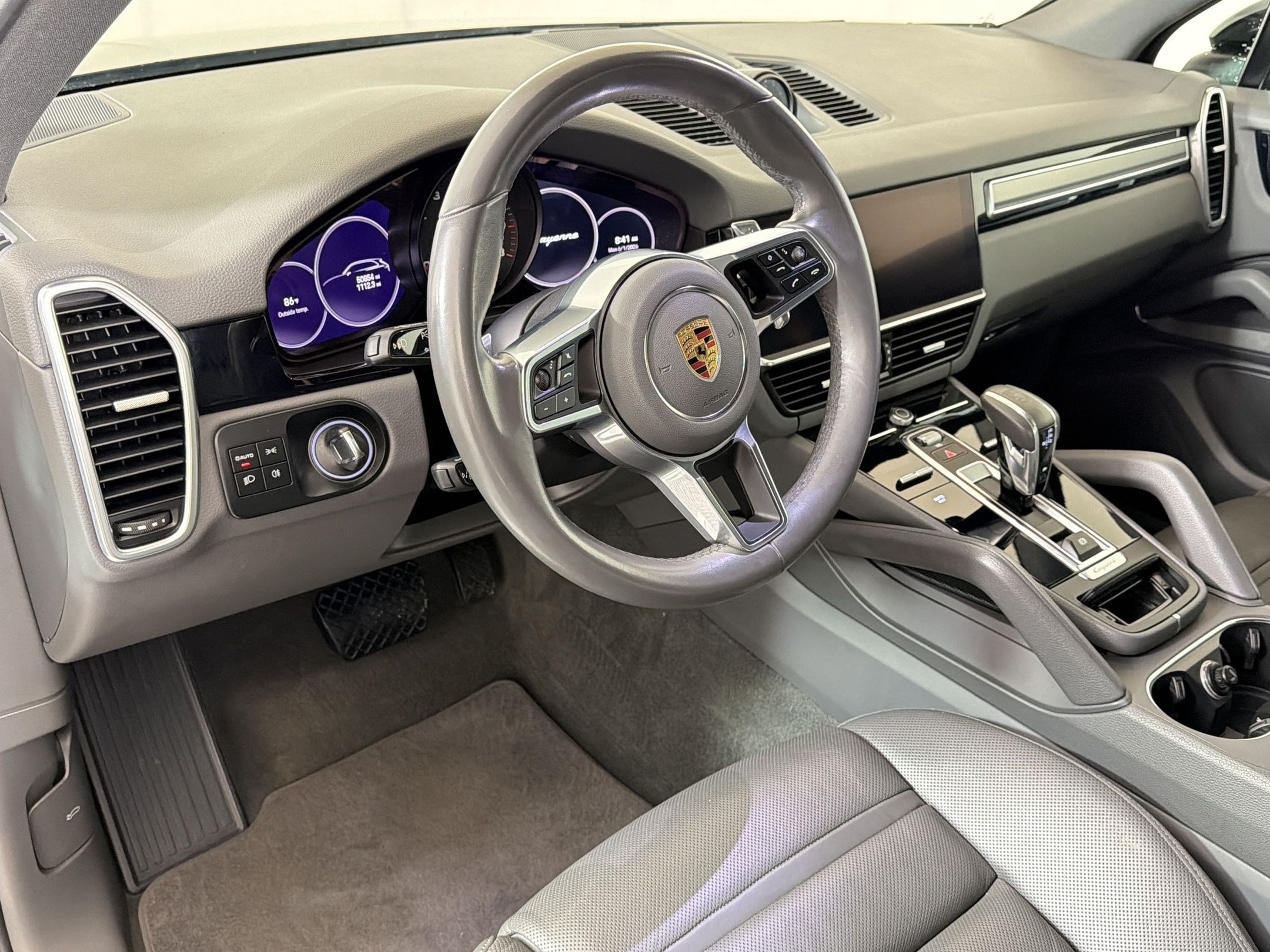 Used 2023 Porsche Cayenne Platinum Edition AWD/4WD image 4