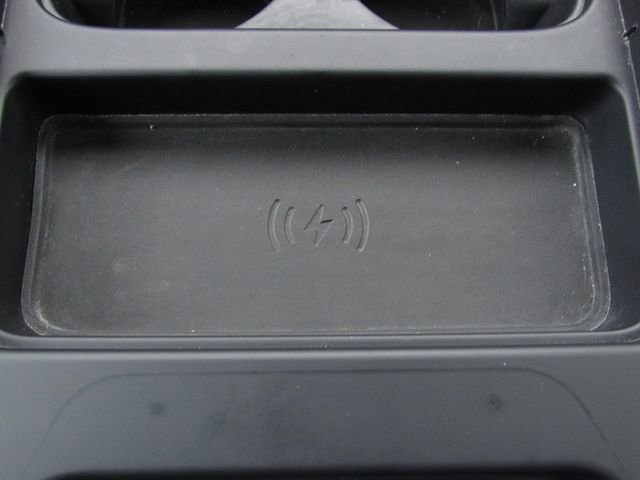 Used 2024 Land Rover Defender 130 X-Dynamic SE image 32