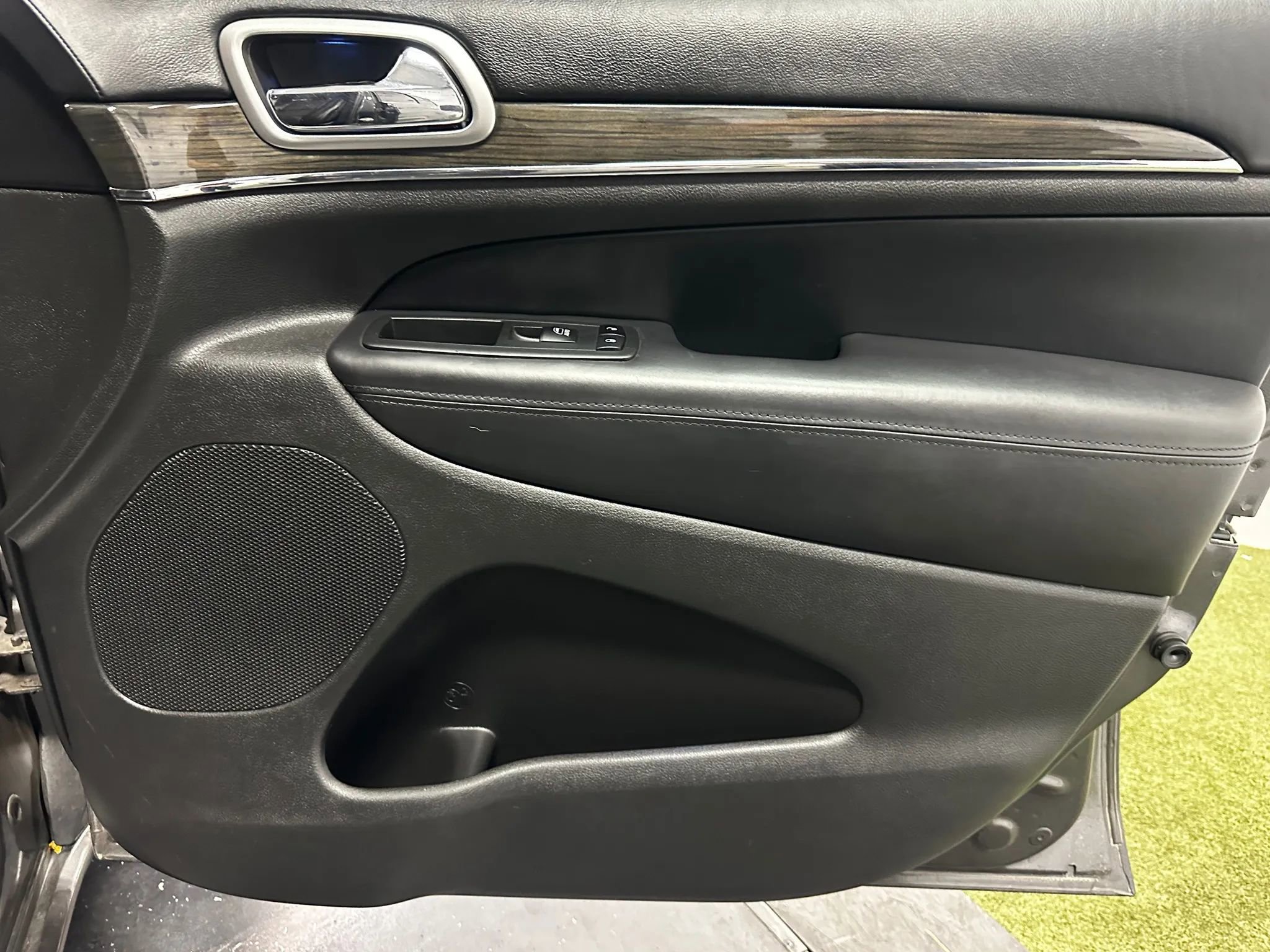 Used 2018 Jeep Grand Cherokee Overland image 26