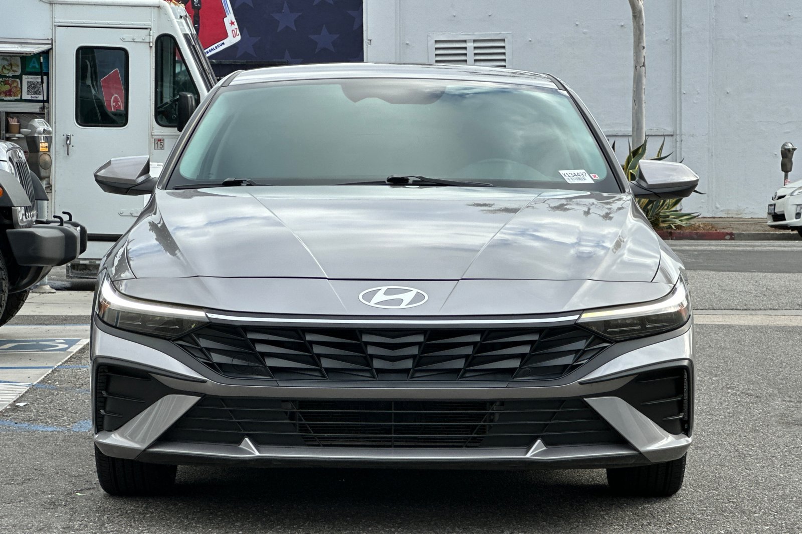 Used 2025 Hyundai Elantra Hybrid FWD image 9