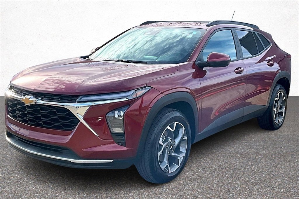 Used 2024 Chevrolet Trax LT w/ Sunroof Package image 4