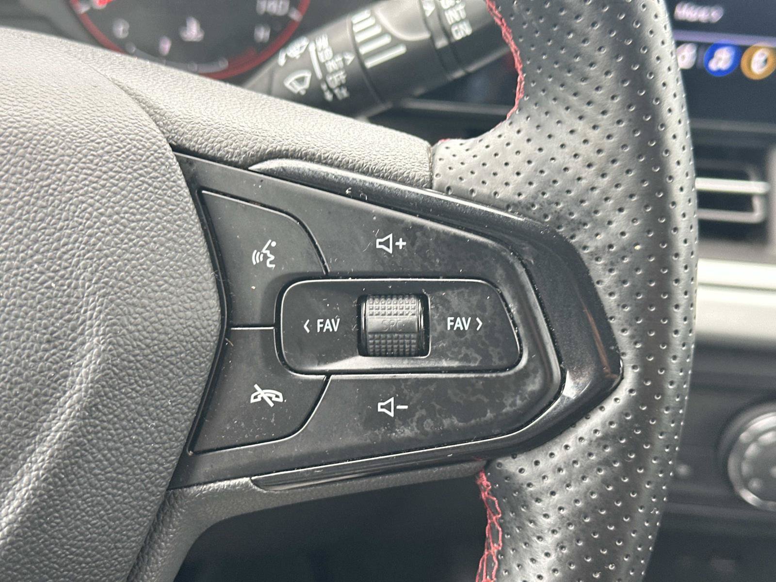 Certified 2024 Chevrolet Trax RS w/ Driver Confidence Package FWD image 22