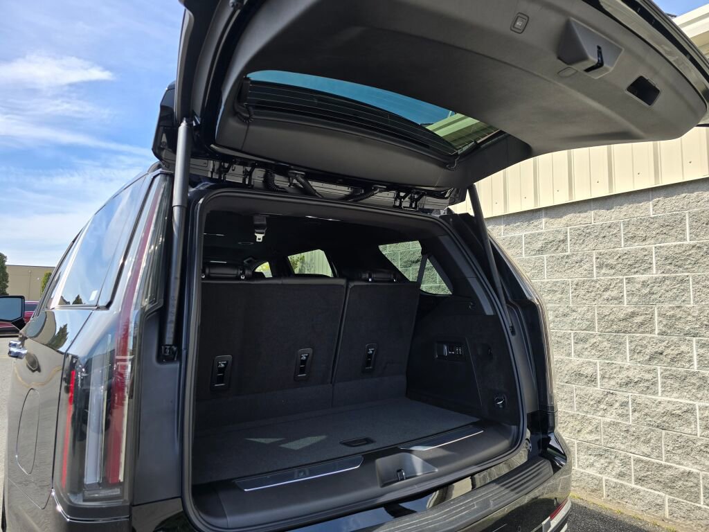New 2026 Cadillac Escalade 4WD image 8
