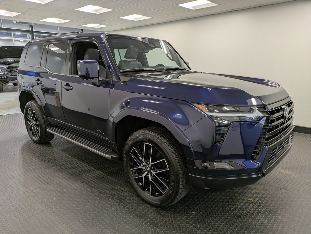 Used 2024 Lexus GX 550 image 3