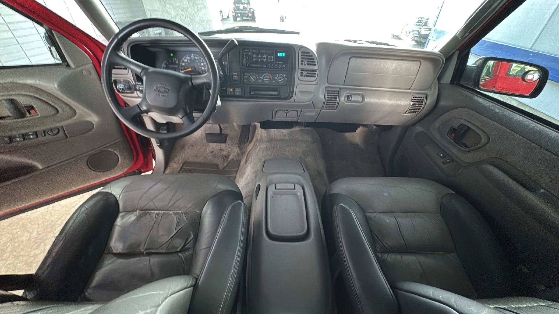 Used 2000 Chevrolet Tahoe Z71 w/ Comfort & Security Pkg AWD/4WD image 14
