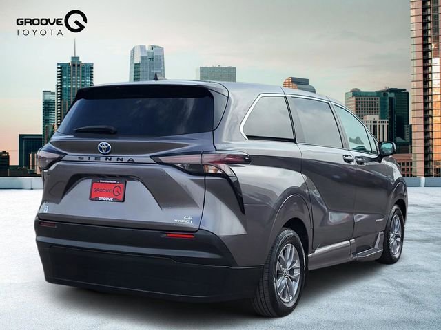 Used 2023 Toyota Sienna LE image 6
