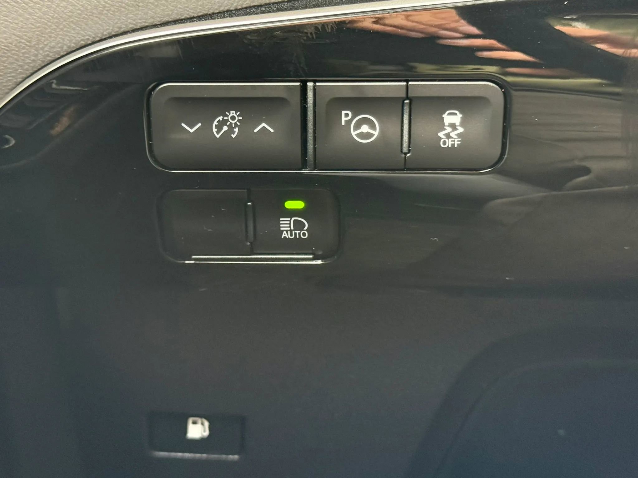 Used 2019 Toyota Prius LE FWD image 20