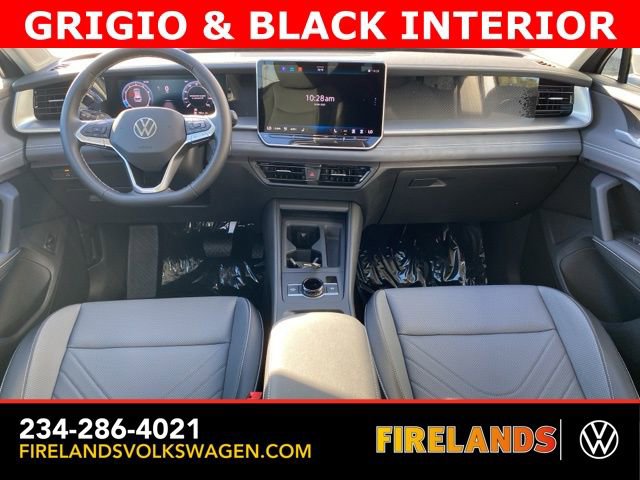 New 2025 Volkswagen Tiguan SE image 2