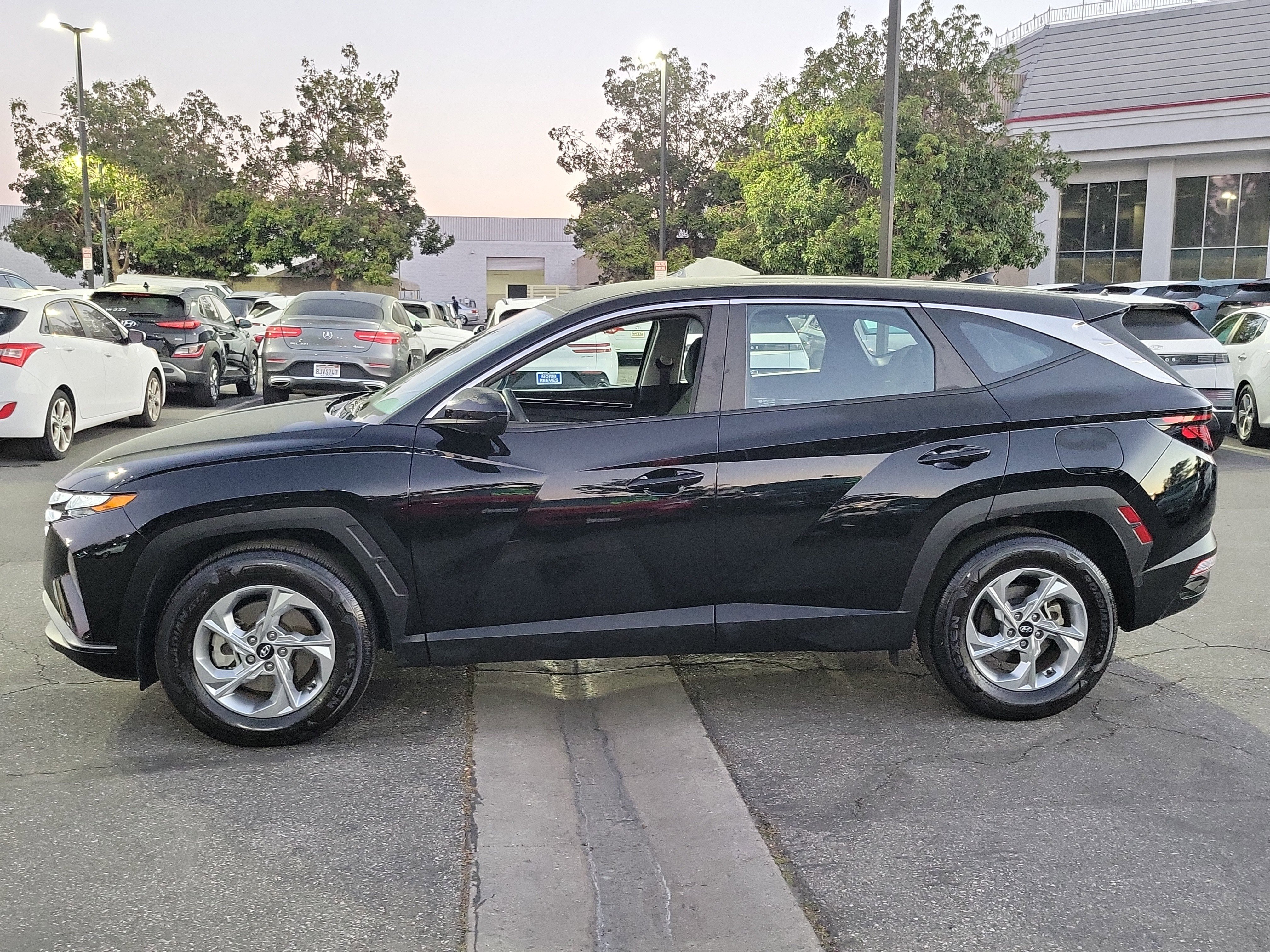 Certified 2024 Hyundai Tucson SE image 3