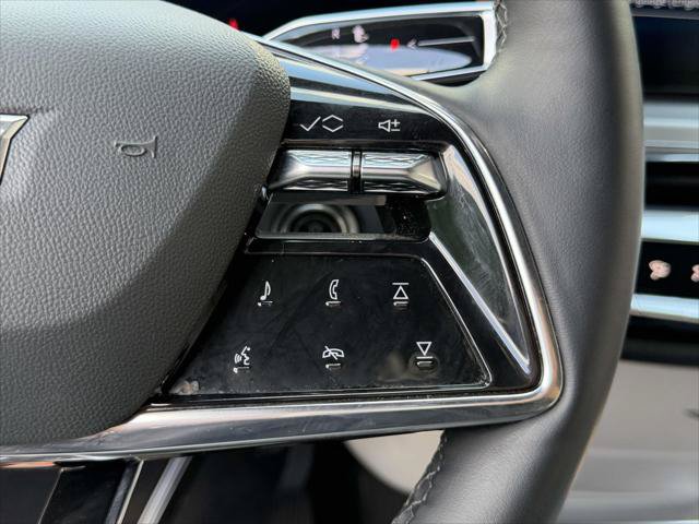 Used 2023 Cadillac Lyriq 2WD image 27