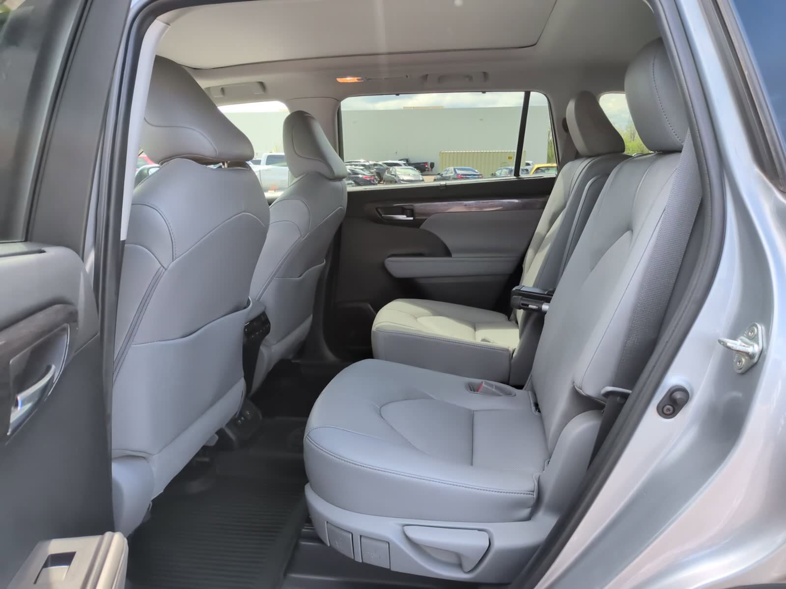 Certified 2020 Toyota Highlander Platinum AWD/4WD image 10