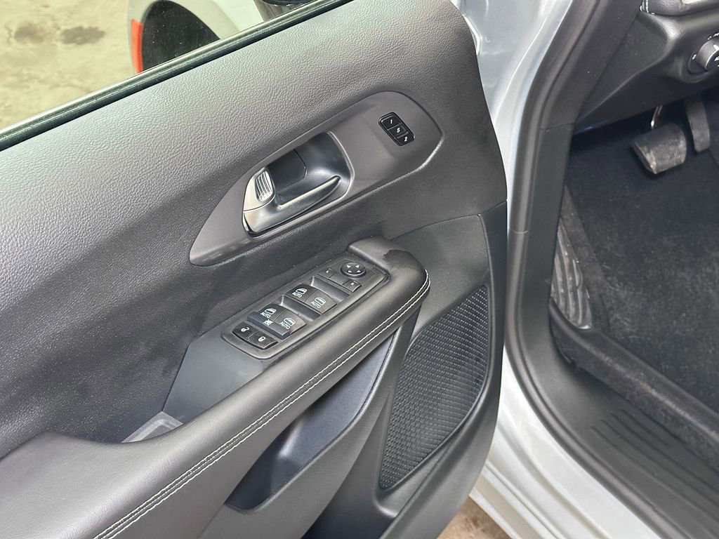 New 2026 Chrysler Pacifica Select AWD/4WD image 21